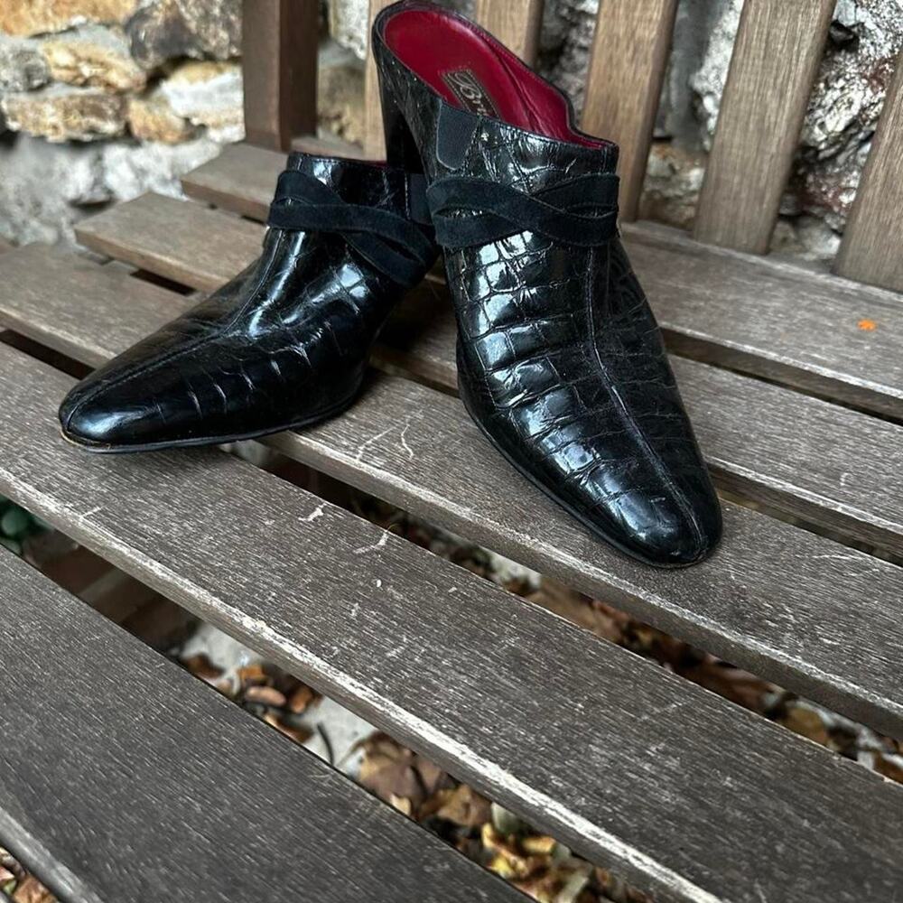 Brighton Made in Italy Black crocodile-embossed leather mules